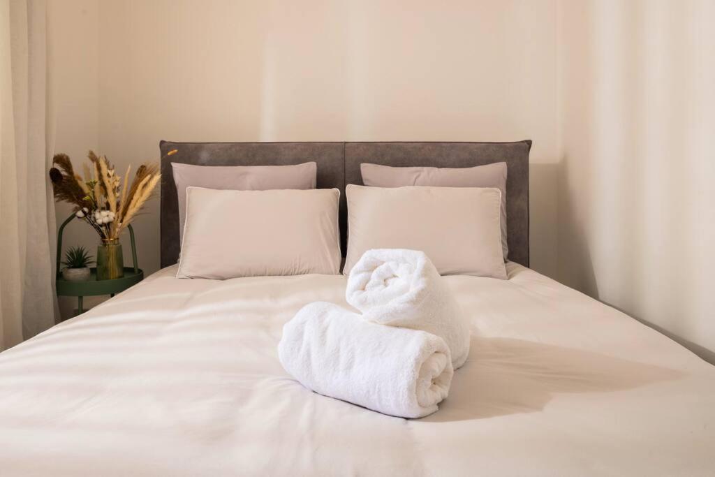 Romano Neve Tzedek Penthouse