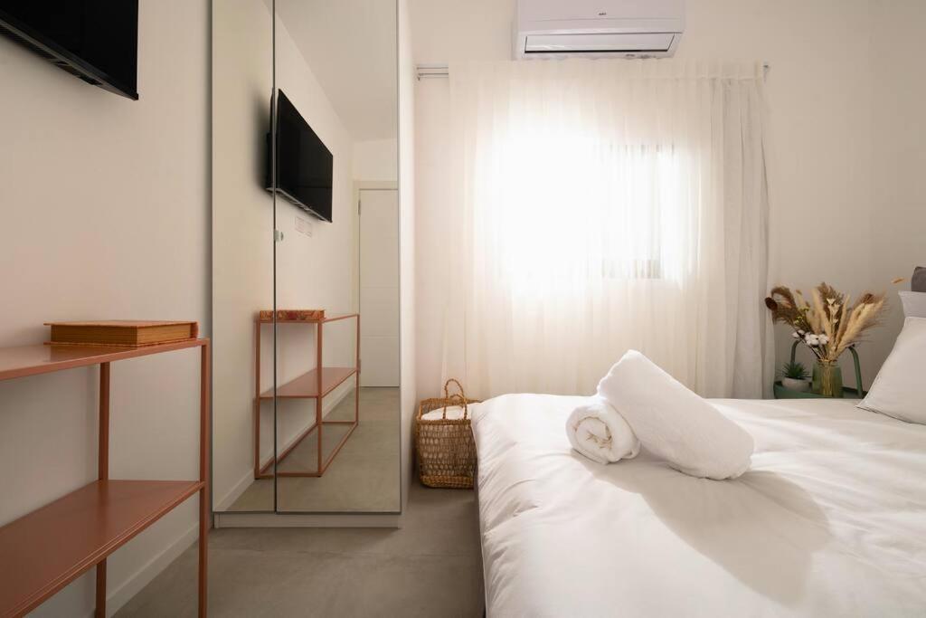 Apartment Romano Neve Tzedek Penthouse *